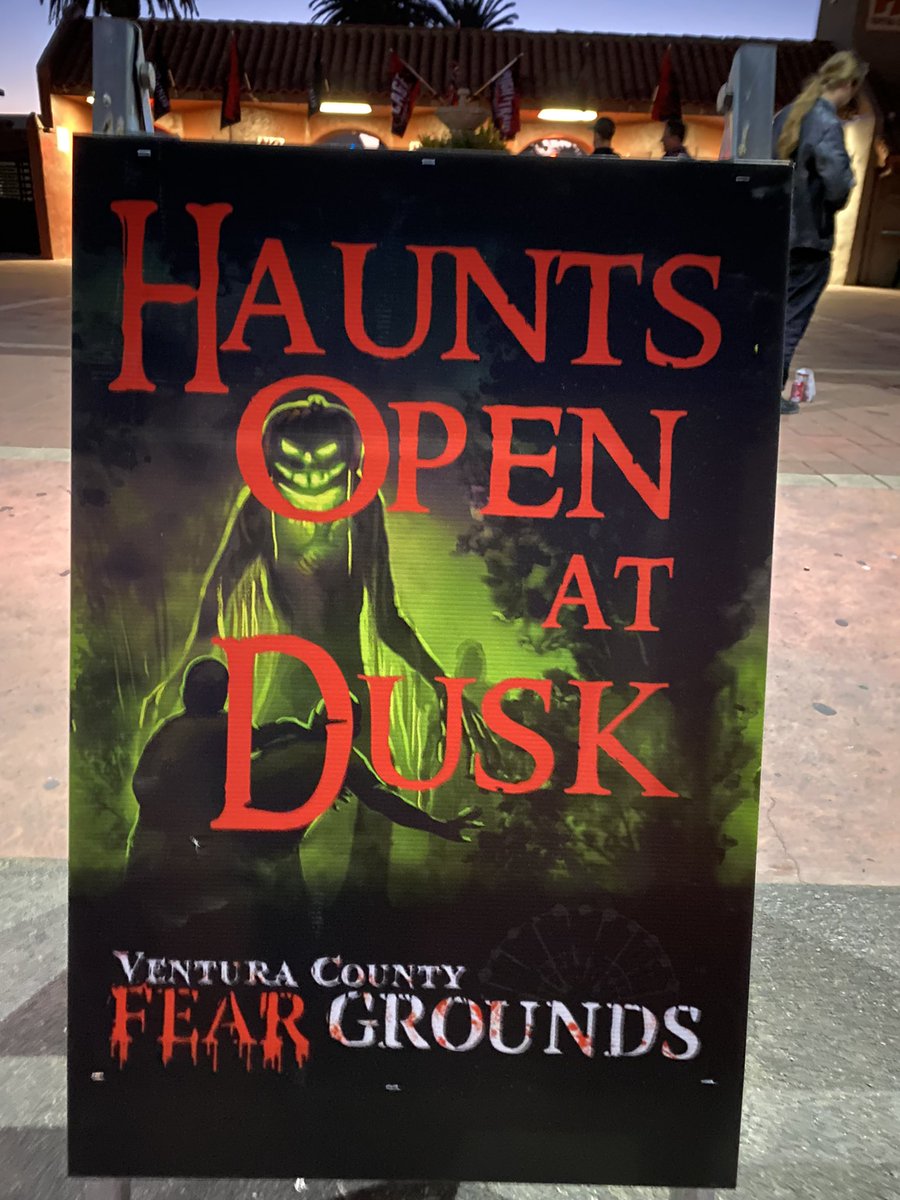Park_Journey's tweet photo. They don’t open the haunts until it’s good and dark. We like this. #FaceYourFears #FearGrounds #VenturaCountyFearGrounds https://t.co/6XcJ5X2aOf