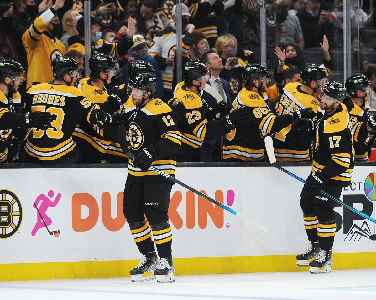NHLBruins's tweet photo. A solid night on Causeway. https://t.co/M6bgUaguWw