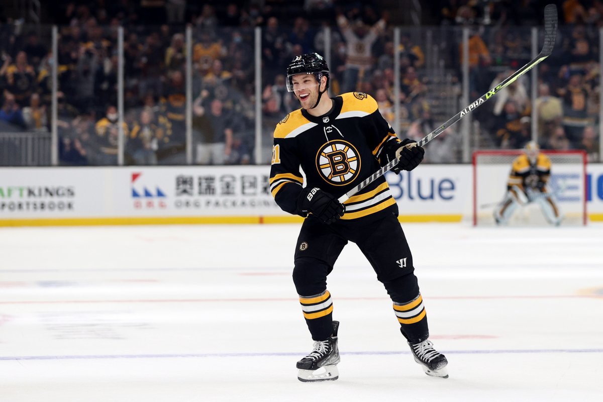 NHLBruins's tweet photo. A solid night on Causeway. https://t.co/M6bgUaguWw