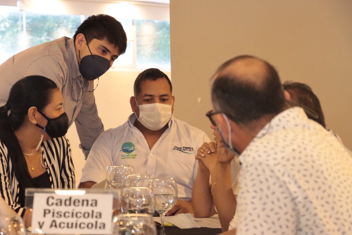 wmanzur's tweet photo. Seguimos dando la lucha por el sector pecuario, pilar importante de nuestra región.
Luego de las tareas ya cumplidas, seguimos avanzando y trazando proyectos a futuro, con el objetivo de que este sector pecuario siga siendo más competitivo, productivo y eficiente.

#TomandoNota✍🏼 https://t.co/wyDk8BUl1Z