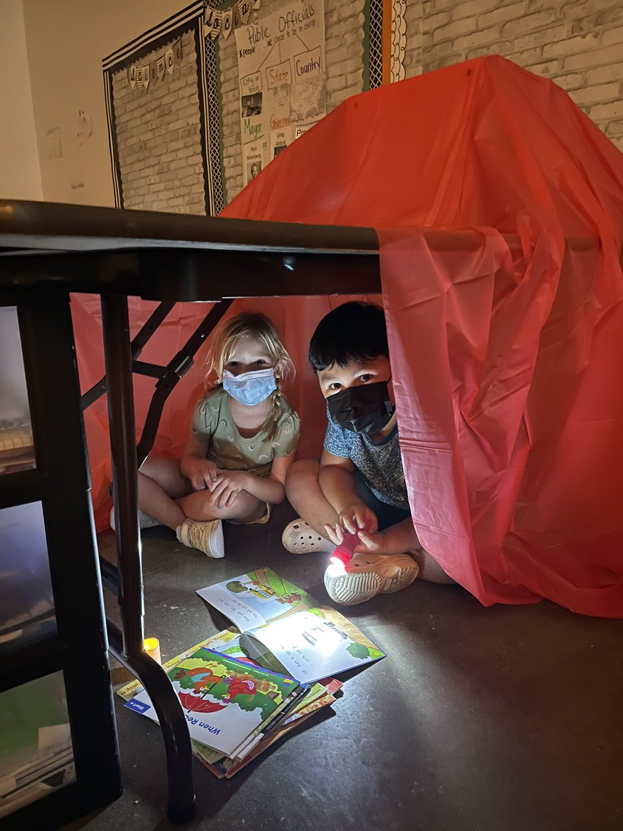 LeepsLitLair's tweet photo. What a wonderful night to Fall in Love with Reading! Thank you to all of our amazing teachers for such a fun evening! #pvlionpride https://t.co/AdTzfQ4Vc8