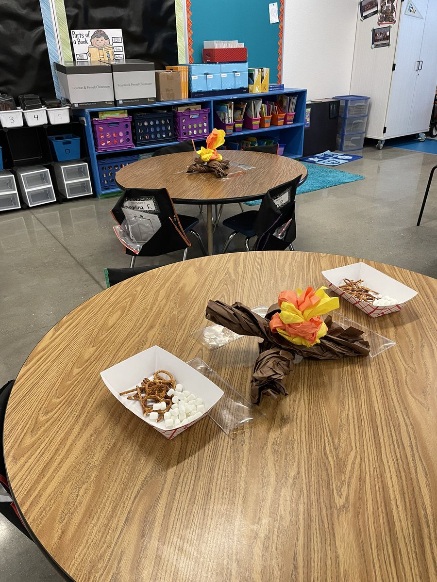 LeepsLitLair's tweet photo. What a wonderful night to Fall in Love with Reading! Thank you to all of our amazing teachers for such a fun evening! #pvlionpride https://t.co/AdTzfQ4Vc8