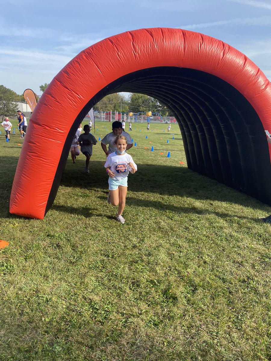 MrsNelson_d118's tweet photo. Apex Fun Run was a blast today! Way to go, geckos! @WaucondaGS118 #wgs118life #thirdgradegeckos https://t.co/ZB3gu6p5vx