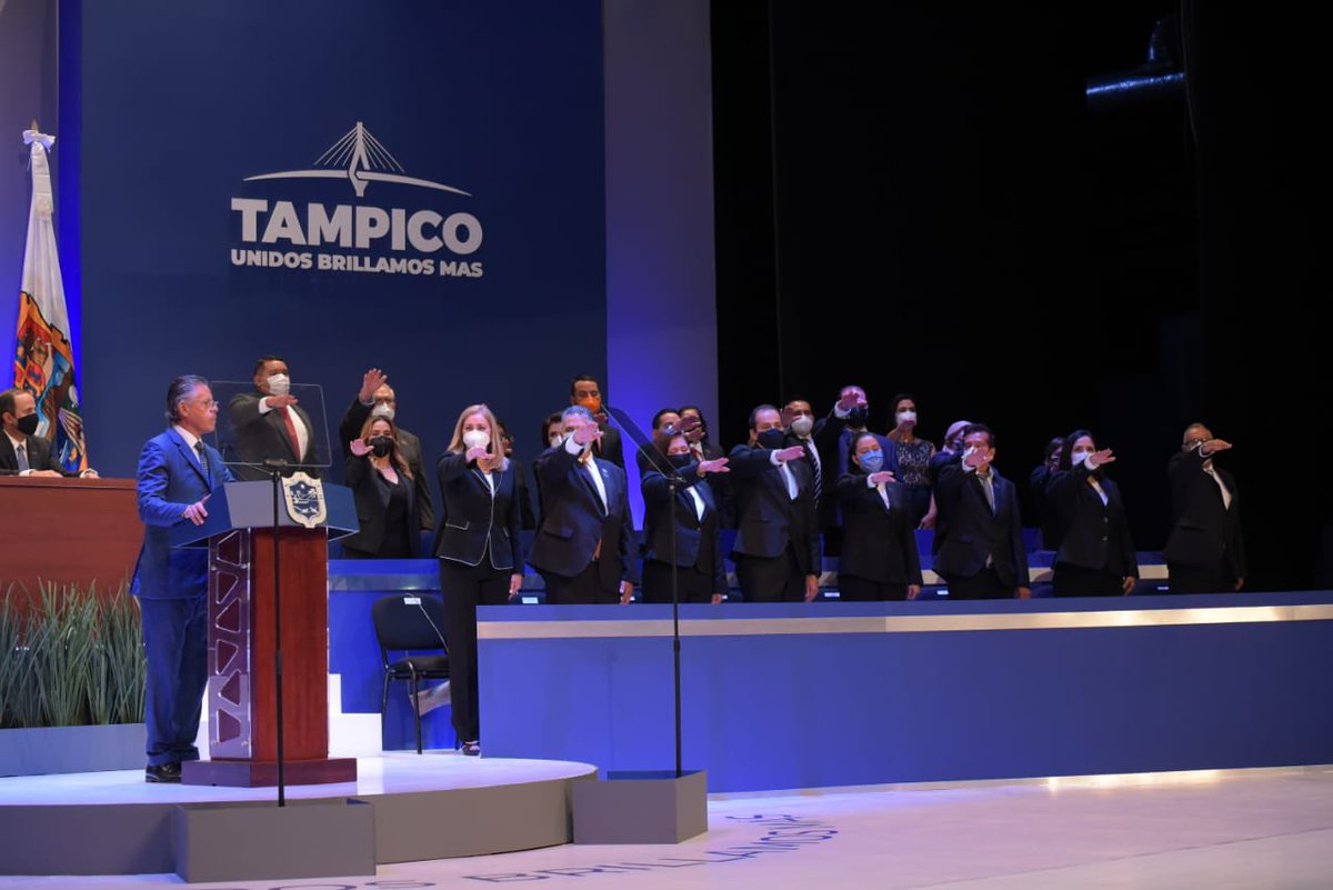 dect1608's tweet photo. ¿Fútbolizamos la política? Memo Ochoa,estaría representado por @ChuchoNader Le tiran tanto hate que agrandan su legado;es el primer presidente en la historia de #Tampico que se reelige,el 1° que vence los mitos de linaje familiar y único triunfador ante la leyenda viviente #MPG https://t.co/1lhRAVAQMP