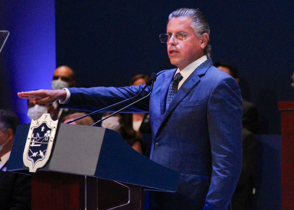 dect1608's tweet photo. ¿Fútbolizamos la política? Memo Ochoa,estaría representado por @ChuchoNader Le tiran tanto hate que agrandan su legado;es el primer presidente en la historia de #Tampico que se reelige,el 1° que vence los mitos de linaje familiar y único triunfador ante la leyenda viviente #MPG https://t.co/1lhRAVAQMP