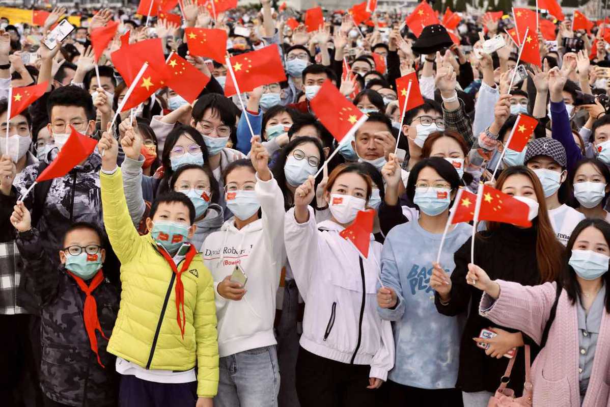 ChinaDaily's tweet photo. A flag-raising ceremony was held in celebration of the 72nd anniversary of the founding of the People's Republic of China, at Tian'anmen Square in Beijing, on Oct 1, 2021. https://t.co/TbKNiaV6kO