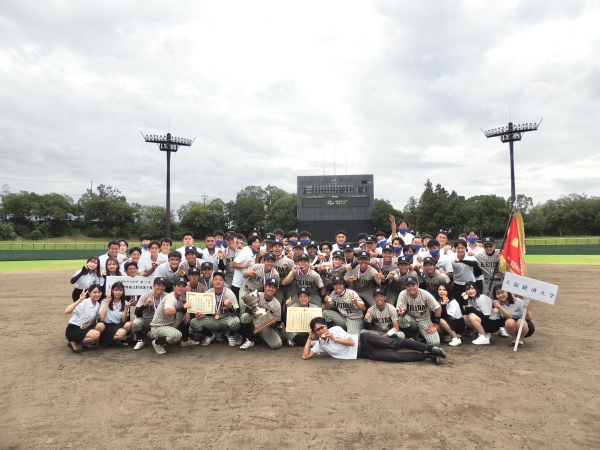 oue_junko's tweet photo. 9/30
第73回全日本大学準硬式野球選手権大会決勝
VS専修大学
@豊田市運動公園野球場
専修大 000 000 100 =1
大経大 000 120 01× =4⚪️
(ニ)佐々木 《安打数:8》
🏆全国制覇(26年ぶり3回目)🏆
積極的な攻撃と鉄壁の守備、投手の粘り強さで勝利することができました!⚾️🔥 https://t.co/EkaXPdfpER