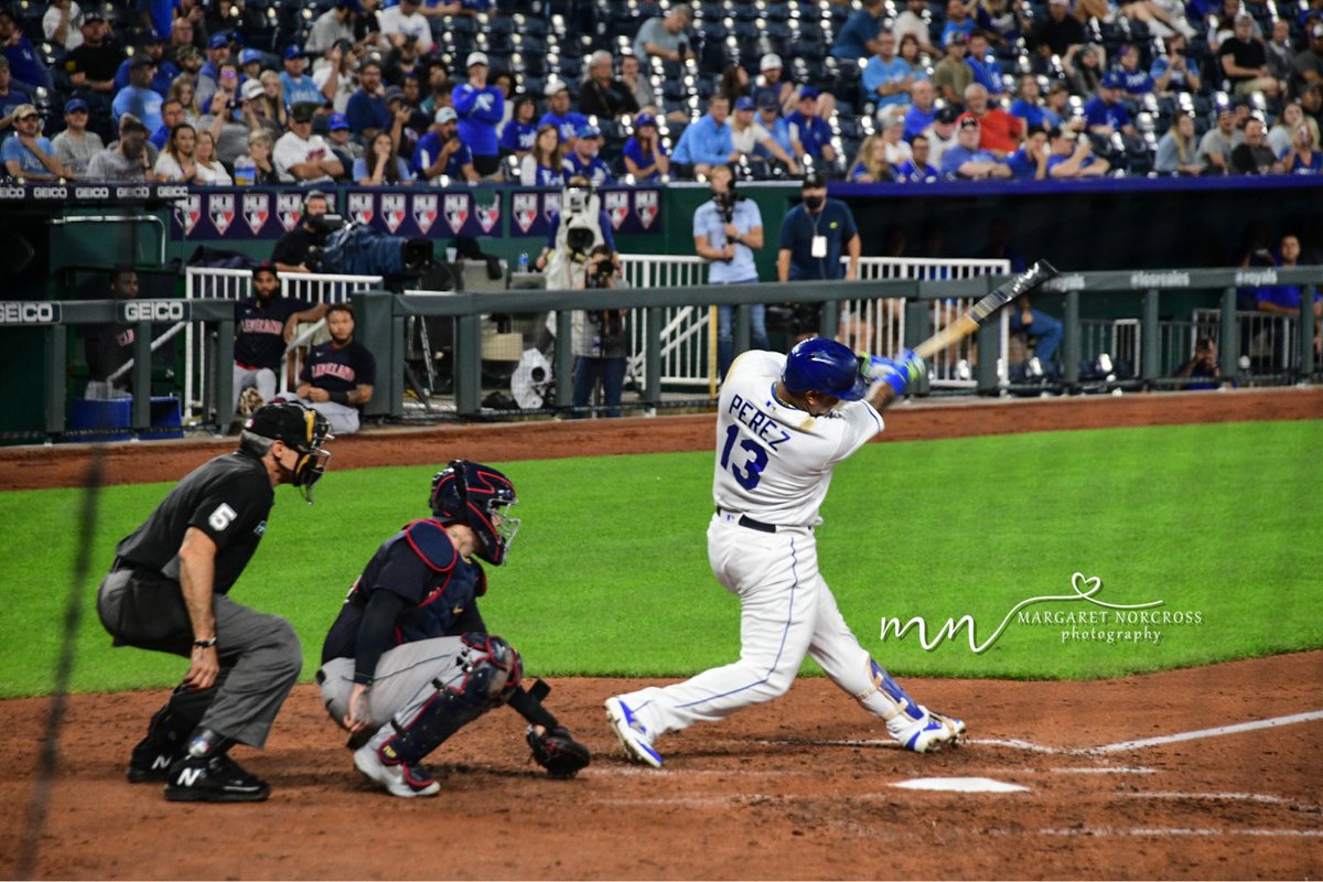 PeopleofCowtown's tweet photo. @SalvadorPerez15 hits a double in the 6th. The heart of this guy. #allouthustle #foreverroyal #raisedroyal https://t.co/oP48lZM9QZ