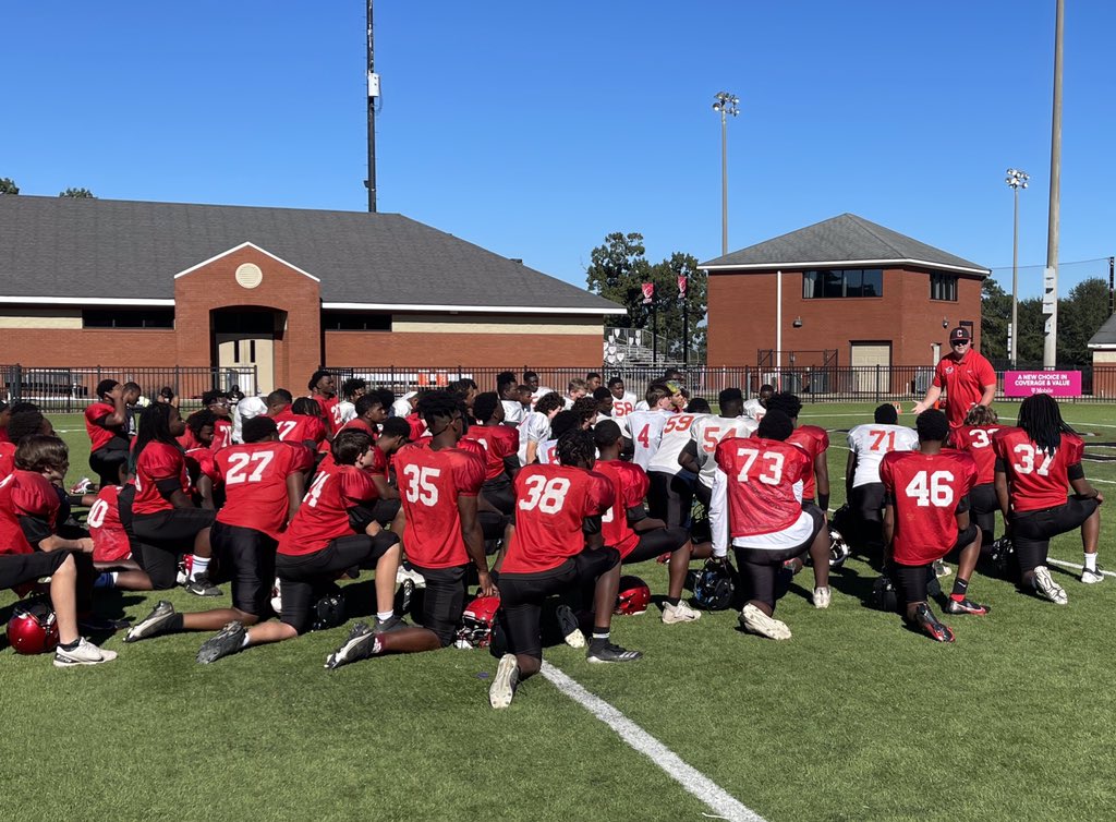 Cfa9Fb's tweet photo. Always great to have people invest in our guys. Men that live what they say, stopping by to coach us up on being a brother, loving one another, and living this life with a purpose on and off the field. Thank you Matt Garner, Shannon Poole, and Mitchell Dean. https://t.co/dMgmIHNipO