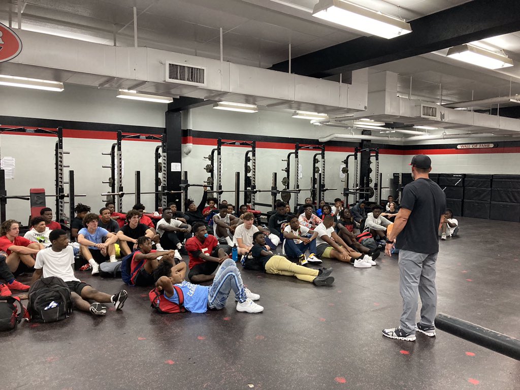 Cfa9Fb's tweet photo. Always great to have people invest in our guys. Men that live what they say, stopping by to coach us up on being a brother, loving one another, and living this life with a purpose on and off the field. Thank you Matt Garner, Shannon Poole, and Mitchell Dean. https://t.co/dMgmIHNipO