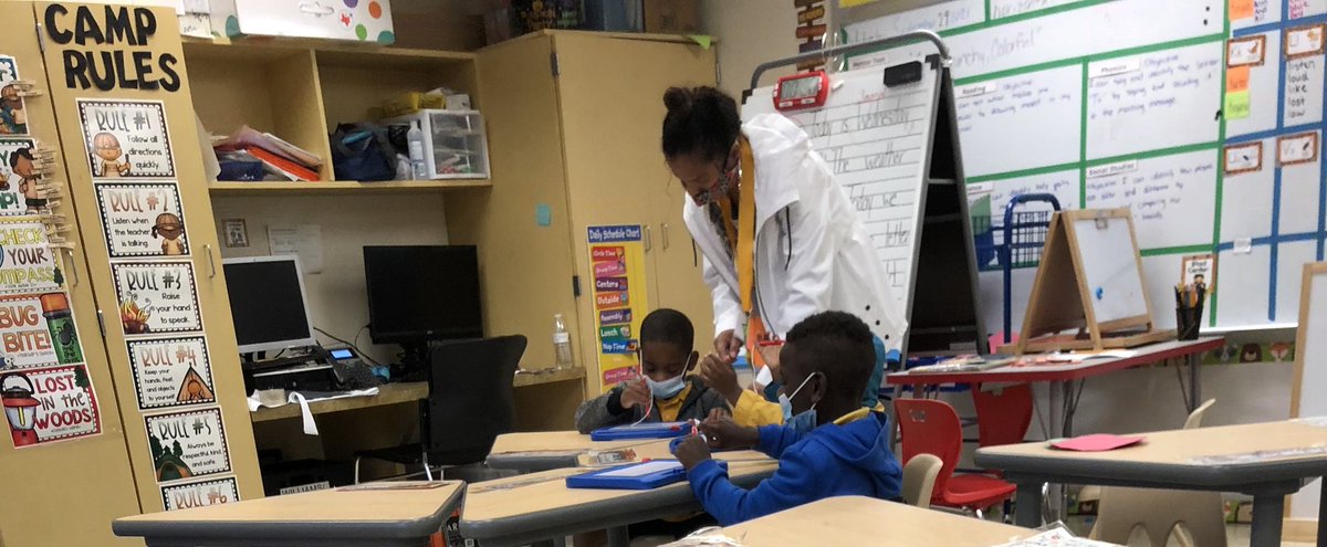 tasha_reads's tweet photo. Monitoring stations, small group, intentional about teaching and learning.#InvestingInWhatMatters #MeaningfulPLCs @YoungPREP_HISD #What2TeachWhen2TeachHow2Teach #2InfinityAndBeyond #WeGotNext @ShanicaMitchell @selenenedrogers @JasmineMcgaffie @PaulaHisd @A180_HISD https://t.co/up9hGT55AZ