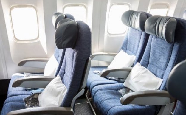 melissahoyer's tweet photo. 11 things you’ll never see flight attendants do again.... we all know lots has & will continue to change & evolve where air travel is concerned .... thanks to Covid. But this list is just kind of sad. via @escape_au #escapesnaps #travel #flying https://t.co/fkEGTCxuzo https://t.co/l08C44Ueo3