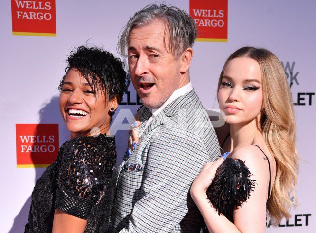 DoveliesLatam's tweet photo. 📲 @DoveCameron con Ariana DeBose y Alan Cumming en el NYC Ballet's Fall Fashion Gala. https://t.co/Lzc9jYZV8Y