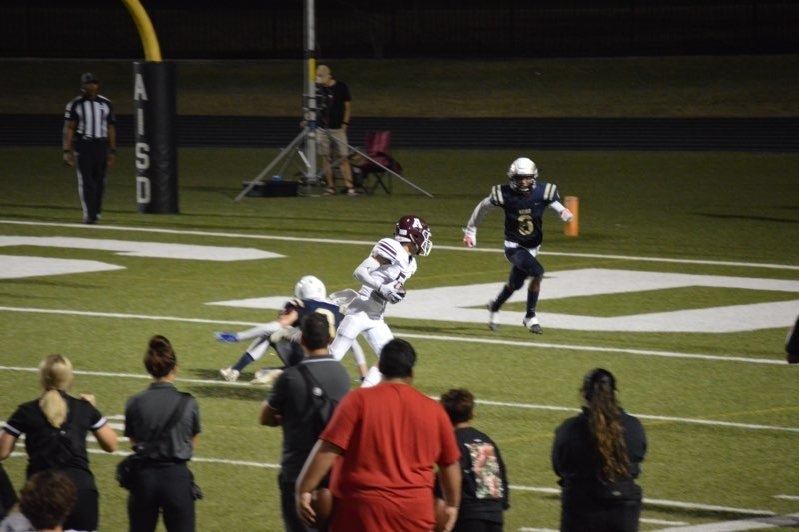 TOUCHDOWN! <a href="/caysonham03/">Cayson Hamilton</a> in for the score - Maroons within 3! 9 mins left - LETS GO #MaroonNation #LoyalForever #TexasHSFootball <a href="/Austin_Football/">Austin High Football Boosters</a>