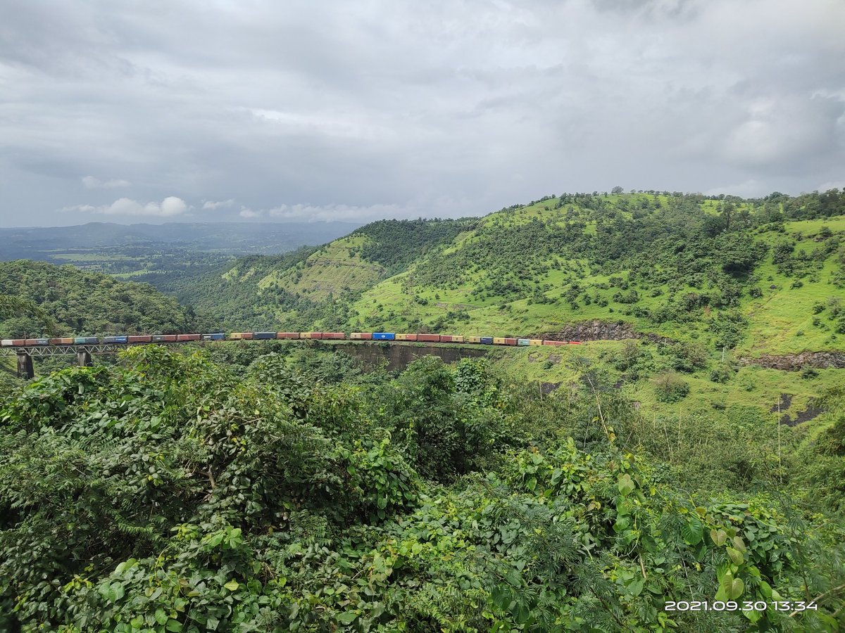 #डोंगरगाडी #आगिनगाडी #झुकुझुकूगाडी 
#igatpuridiaries #Kasaraghat #railway #greenworld #forestphotography #sky