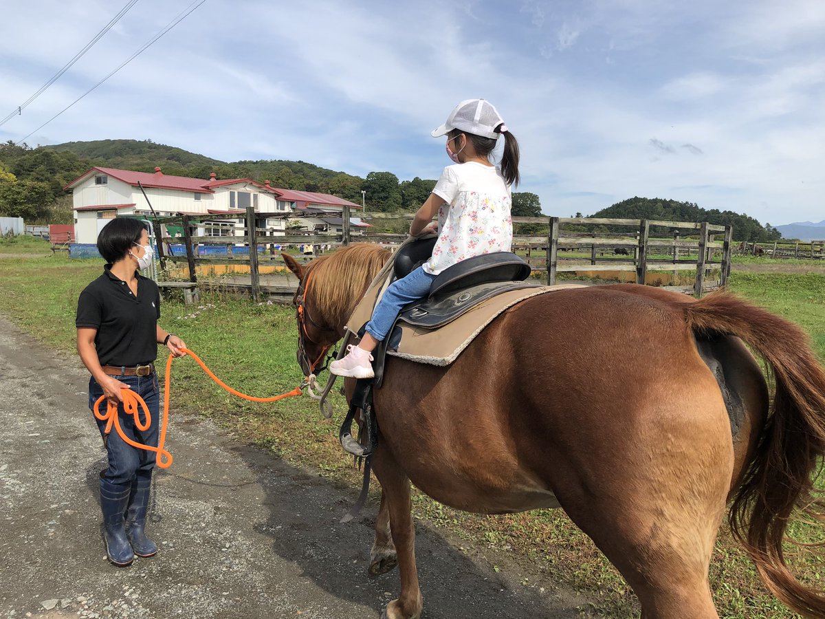 JNmgVRChxth7516's tweet photo. ようやく宣言解除ということで、約2年ぶりに「馬との触れ合い事業」を再開しました🐎
今回は三石地区の保育所・保育園による合同開催。
短時間でしたが、感染対策に気を配りながら馬との触れ合いを楽しみました✨
こういう機会を少しずつ増やしていけたらと思います😊 https://t.co/4imNmHFDQV