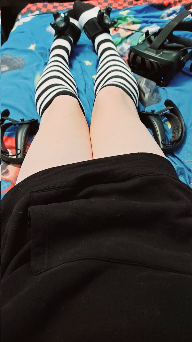 RoseyNekoha's tweet photo. Happy #ThighHighThursday everyone here's some comf VR thigh pics I took awhile back~๐ #ComfSquad https://t.co/NlsgUc6JMC