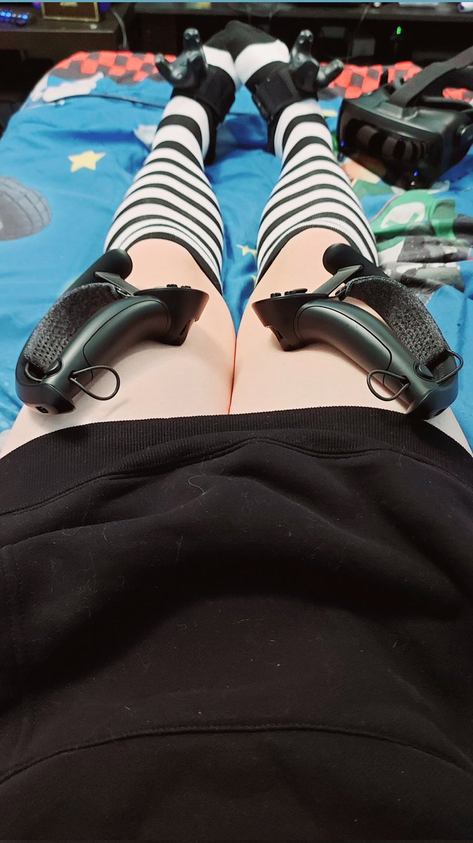RoseyNekoha's tweet photo. Happy #ThighHighThursday everyone here's some comf VR thigh pics I took awhile back~๐ #ComfSquad https://t.co/NlsgUc6JMC