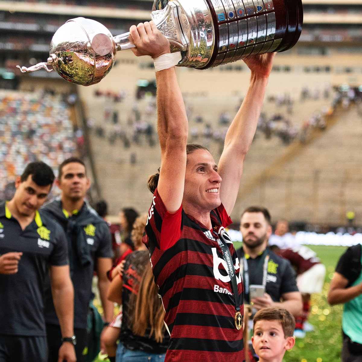 delmirojunior's tweet photo. #TBT da final da @Libertadores 2019. 🏆🏆 @filipeluis 🔴⚫️
📷 @delmirojunior
#libertadores #flamengo #flamengoxriverplate #riverplate #lima #nikon #sandisk #libertadores2019 #adidasbrasil #maiordomundo #CRF #flaxriver #filipeluis #gloriaeterna https://t.co/YFruaEuBP7