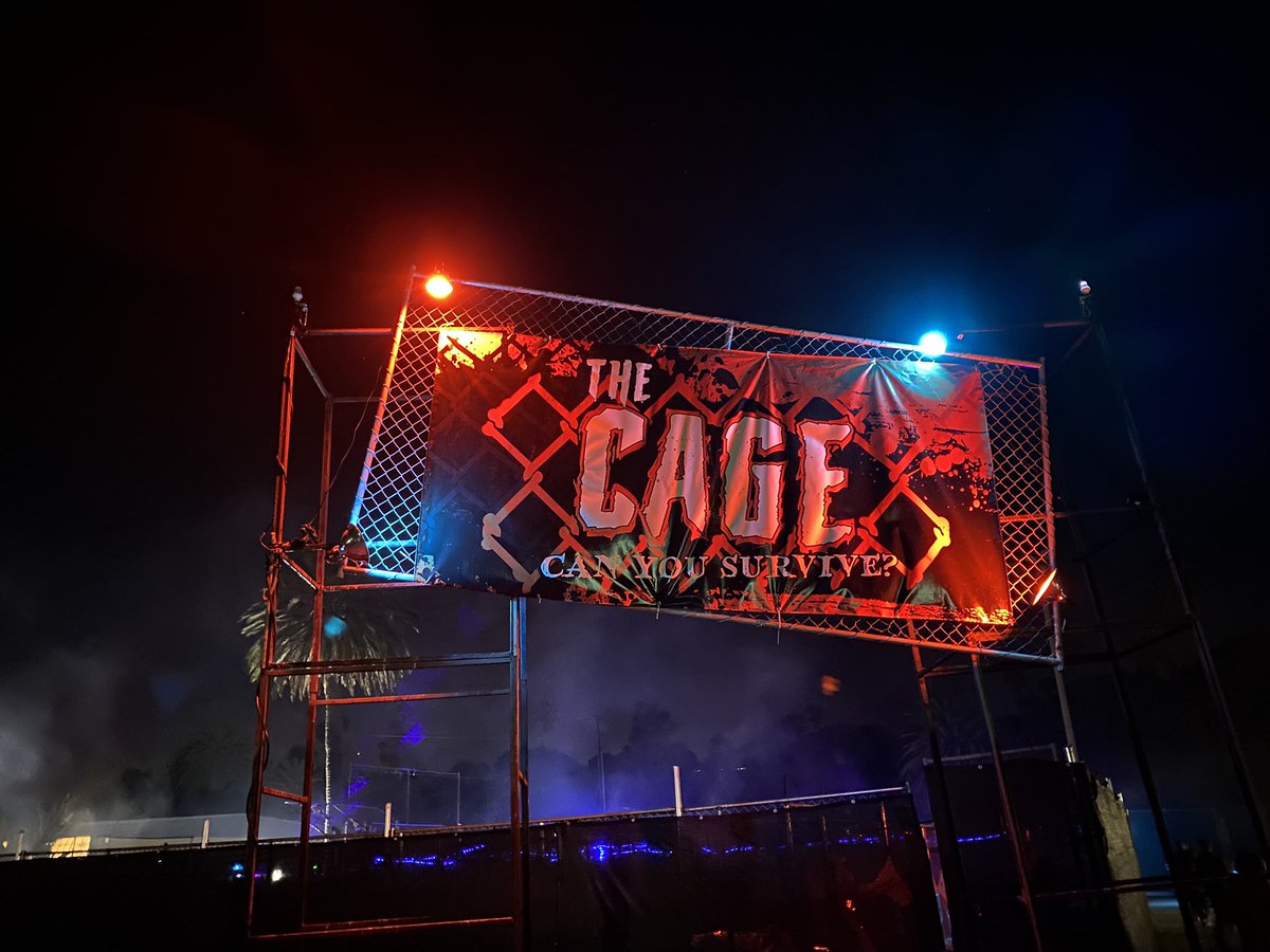 Park_Journey's tweet photo. The cage is exactly what you think it is. An old school kick ass cage maze. Super awesome. #FaceYourFears #FearGrounds #VenturaCountyFearGrounds https://t.co/y5OVDtWucB