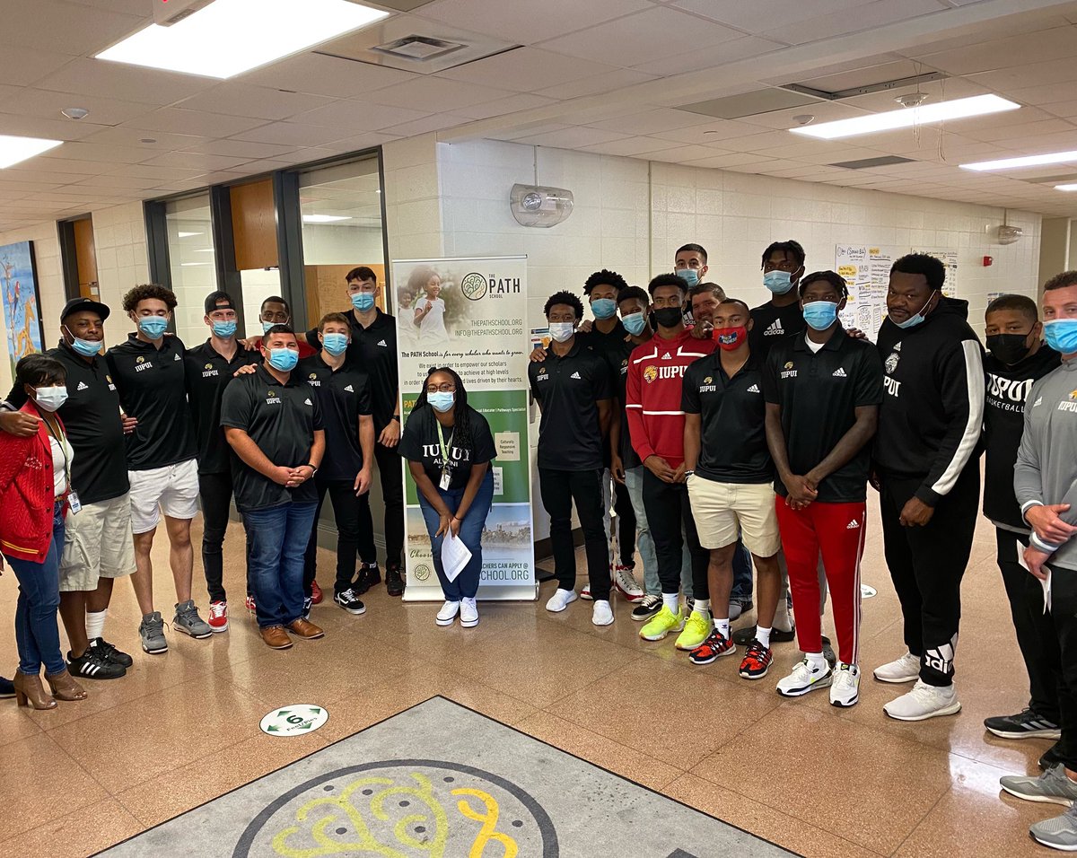 IUIndyUWay's tweet photo. @IUPUIMensBball started a new @uwci Read Up program with @path_school. Your donation to @IupuiUway can help more students learn to read. https://t.co/cuSias6Ta4