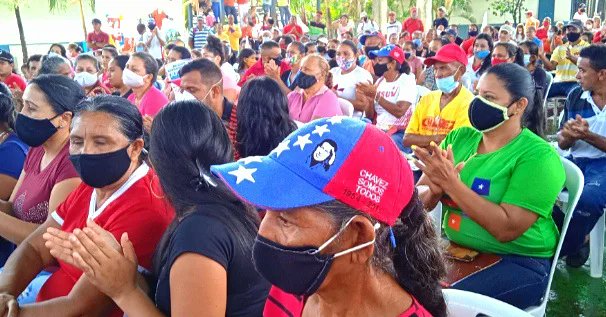 Gerardo4fPsuv's tweet photo. ¡Ni la  lluvia nos detuvo!

José Felipe Márquez  Cañizalez, pueblo noble, comprometido y resteado con la Revolución.

¡Que saquen sus patarucos, que aquí repite nuestro gallo Alexander!
#JuntosHacemosMás https://t.co/RdpVJ84b3b