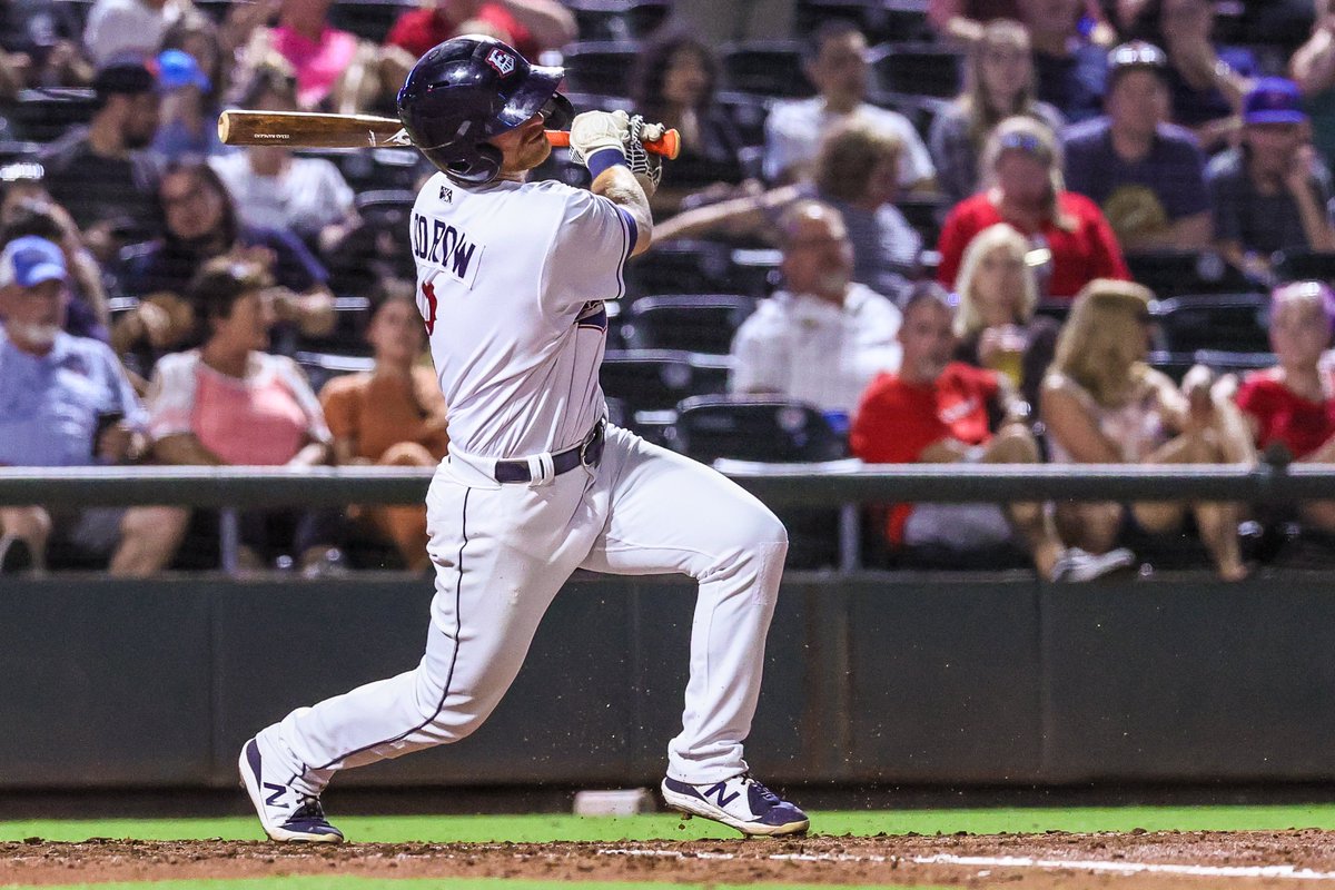 RRExpress's tweet photo. E-TRAIN TAKES A LATE LEAD

Ryan Dorow and @sirhuffington35 go yard in top of the 9th inning to push the #RRExpress ahead of Sugar Land 3-1. https://t.co/t8rPVn8Xkw