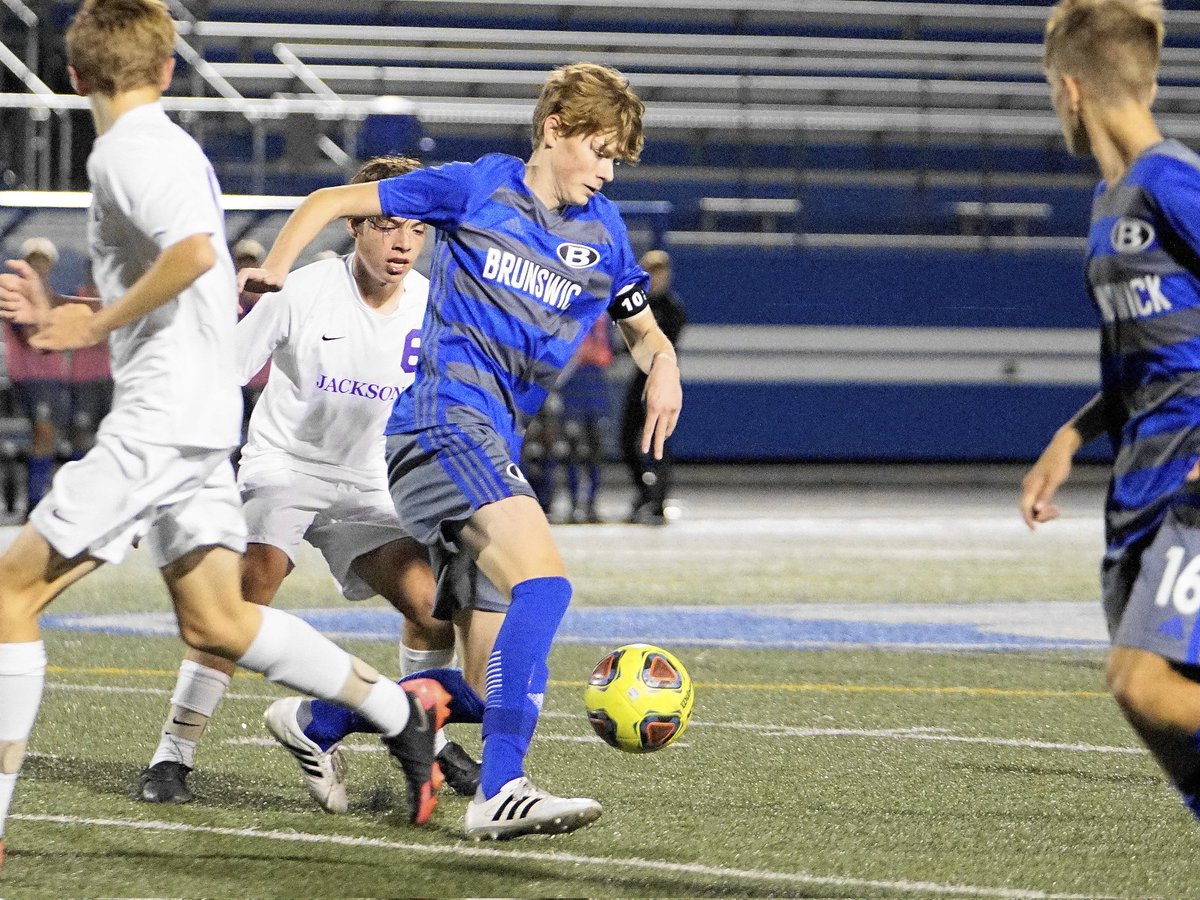 viperg98's tweet photo. A few highlights from this evenings match, @soccer_bhs vs. @polarbearsoccer. Brunswick #DTAM winning 1-0.

Josh Lord has one touch the back of the net with just over 1 min left in the match.

Jacob Mancini with the clean sheet!

#DTAM
#Brotherhood
#RACKS
#PlayedasONE https://t.co/mkYB0VTpaC