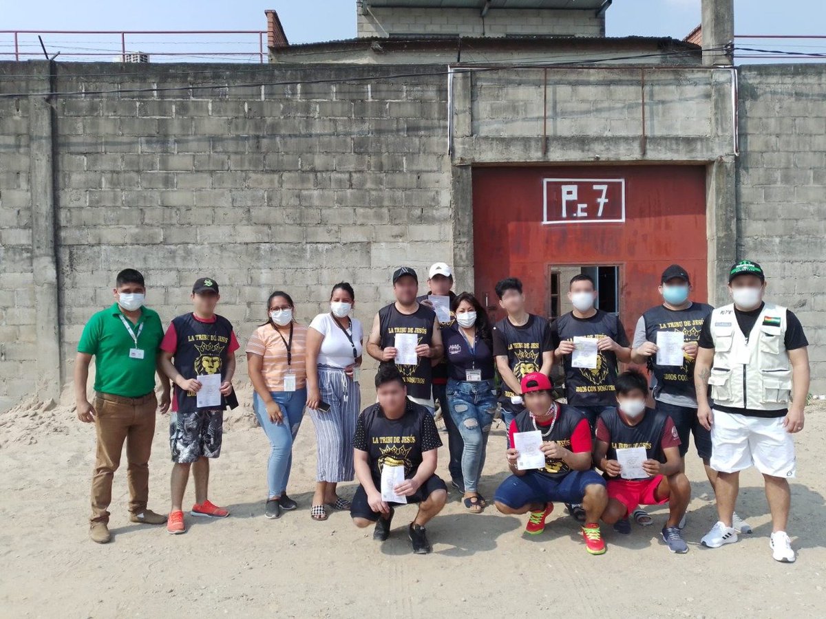 #Campaña l  En cumplimiento a las actividades planificadas por el Serecí Santa Cruz, se realiza  la entrega gratuita de duplicados de certificados de nacimiento a personas privadas de libertad en el centro de rehabilitación PALMASOLA