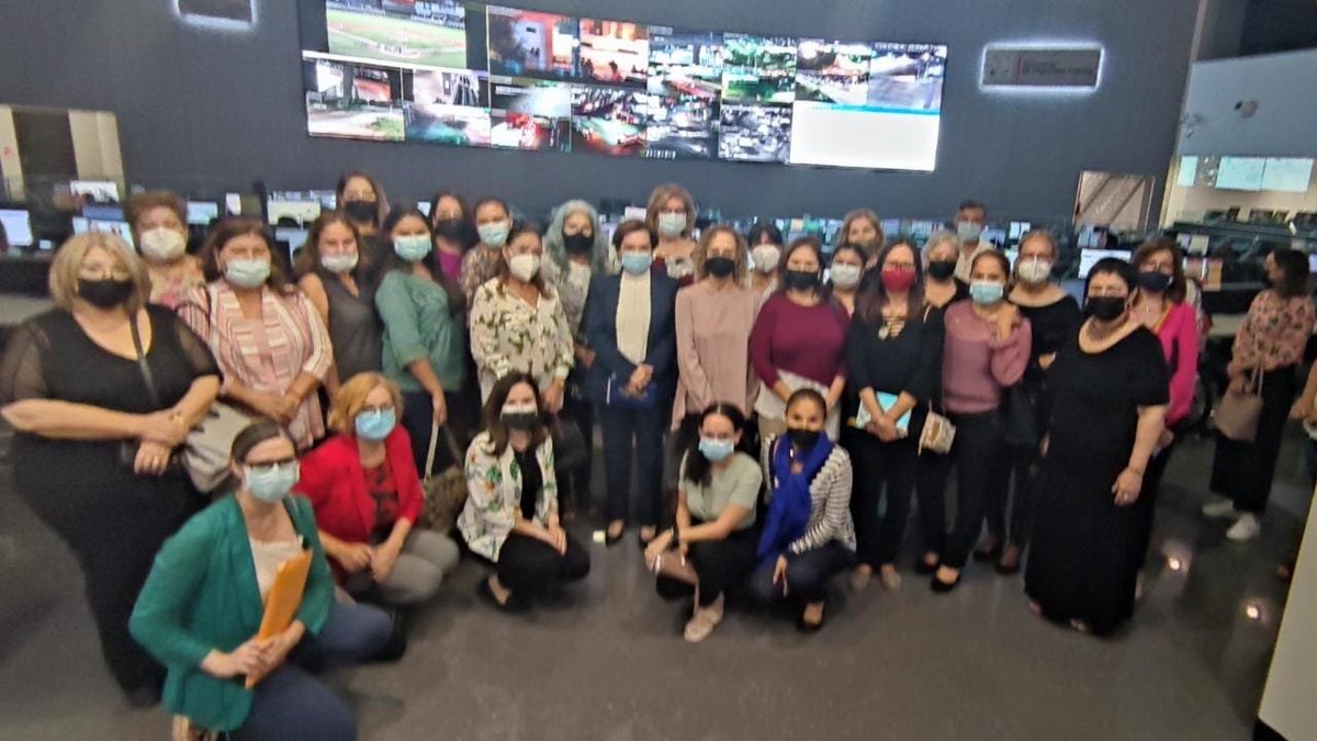 SonoraSeguridad's tweet photo. Esta tarde la Sria @MaDoloresRio y la directora de la Unidad de Genero, Zulema Boneo sostuvieron un productivo encuentro con colectivos feministas en las instalaciones del C5i, donde se mostró su importante función para la protección familiar y de género. 
#TierraDeOportunidades https://t.co/PmOPbJFvFn