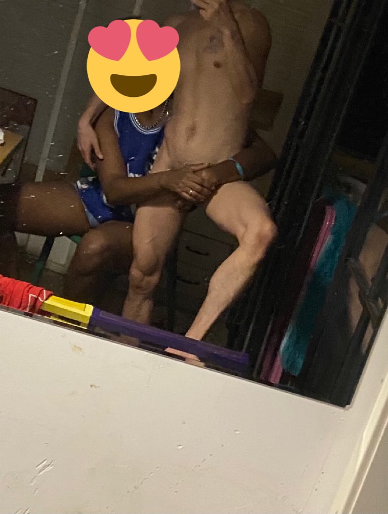 rushsman's tweet photo. 上周末黑人身高192想给我舔脚，给我干，这屁股也太大了 https://t.co/JVqj2d7meE