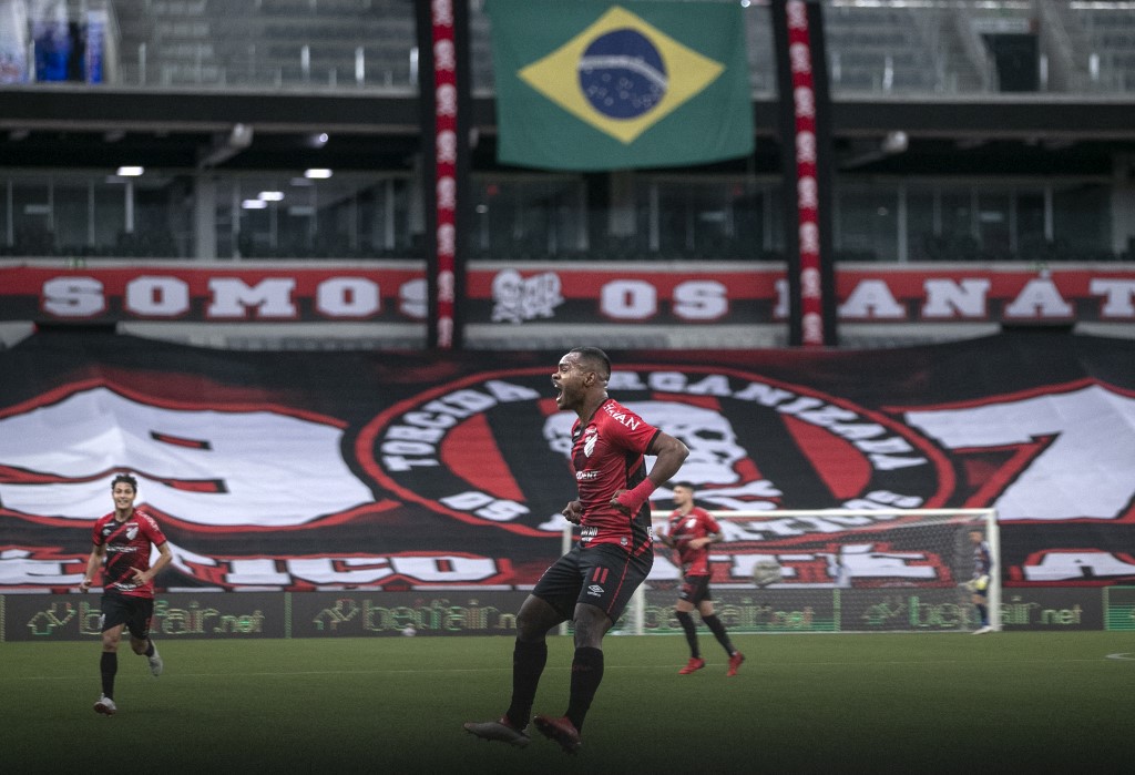 SudamericanaBR's tweet photo. 🏆🇧🇷 O @AthleticoPR será o primeiro time brasileiro a disputar duas finais de CONMEBOL #Sudamericana!

🤩 Campeão em 2018, irá ao Uruguai pelo bi da #GrandeConquista! https://t.co/h4aN8RNQlP