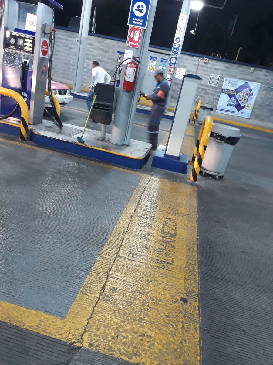 Miros0605's tweet photo. @EncoGNV super mal el servicio de balbuena no cuentan con herramientas o instalaciones para personas con discapacidad su personal sin cubre bocas estando aún en pandemia y eso que está un hospital covid cerca   y no siguen los protocolos  para cargas gas vean las imágenes https://t.co/eWvoYJiUZx
