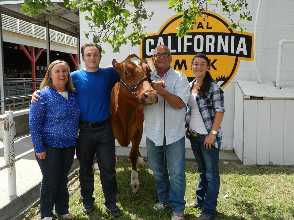 FarmTrail's tweet photo. When 3rd generation dairyman Tim Pedrozo &amp; his wife bought a small herd of cows in 1996 and started Pedrozo Dairy &amp; Cheese Co. With your #SierraOroFarmandWinePass, get 25% off of all cheese purchases at the Saturday Chico Farmers Market.  #dairy #happycows  #californiacheese https://t.co/FMbzC76GQg