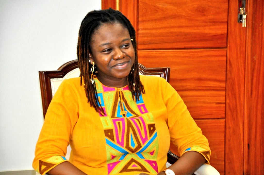 Le ministre @AAgbenonciMAEC a reçu en audience la promotrice des liqueurs #KingofSoto, Mme Mabel Adekambi. Elle a plaidé pour un accompagnement à travers une levée de fonds au profit d’une initiative portée par des femmes en milieu rural.