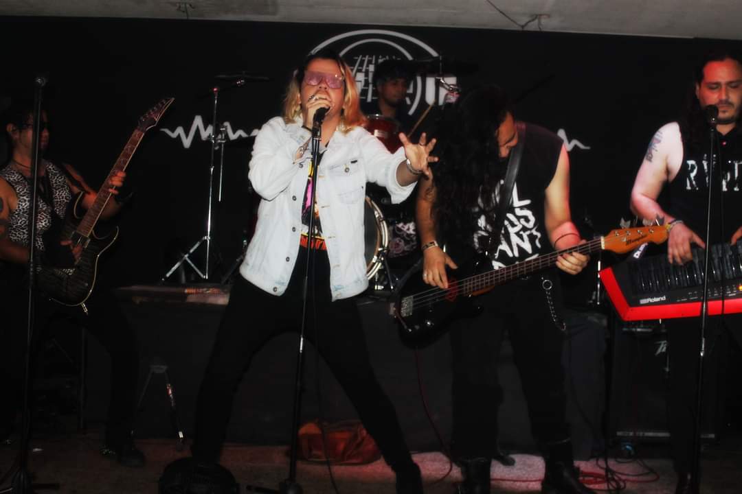 HardAvn's tweet photo. Nuestro vocalista @HeyJaxBrou en el pasado evento de Festejo Mexicano en #laboratorioculturaldediversidad

Foto Cortesía de @ALQUIMIA_Medios

#heyjax #AVN #AVNHardrock #singer #cantante #rockandroll #hardrock #alquimiamedios https://t.co/Dalw8n7Du3