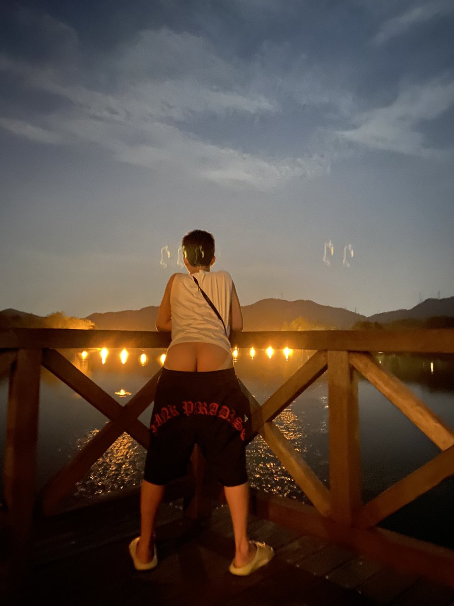 rushsman's tweet photo. 翘臀就喜欢刺激，在湘湖玩好以后还要在车上后备箱和后排座玩，回家了也不放过我，太少了，又是5小时的战斗 https://t.co/Q7nDBs89Ks