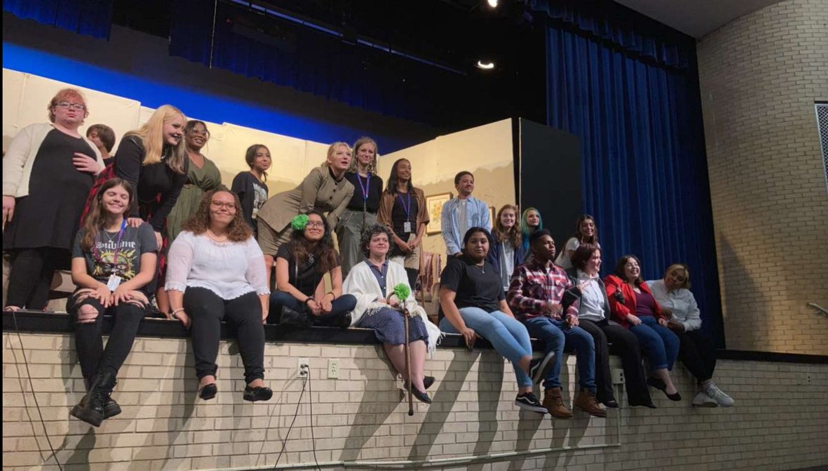 SHS_Troupe182's tweet photo. Big round of Applause to our cast of NEW YORK on our opening night SUCCESS! break a leg tomorrow guys! stay positive and get some good rest. https://t.co/LZZMivrcTJ