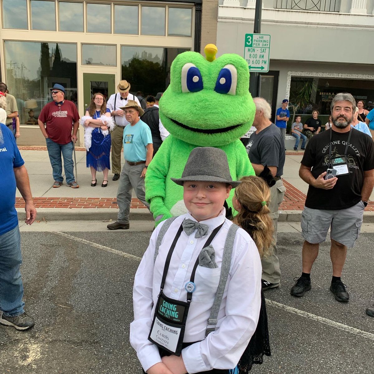 behindthecache's tweet image. Some fun tonight at Going Caching at the Flash Mob. #goingcaching #romega #geocaching #cache #geocachinglackeys @gogeocaching @geocachinghq @geocachetalk