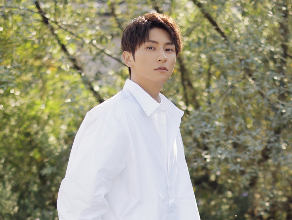 kengakusai_s's tweet photo. 【重大発表】

11/2(火)13:30-14:30にオンライントークショーを行います！！

なんとそのゲストは、、、、

AAAの『與 真司郎』さんです！

当日は、限られた時間ではありますが、皆さんが気になることなど色んな角度から質問したいと考えています！

ぜひ当日は画面の前で釘付けになってください！ https://t.co/rwvXYEEsCY