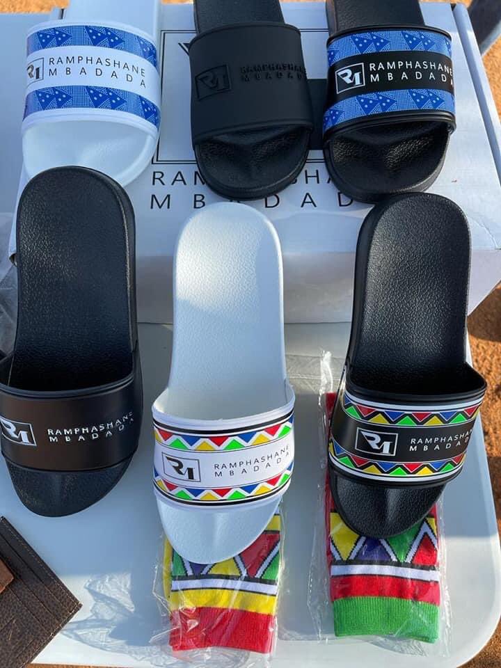 Ndi_Muvenda_'s tweet photo. Hustler of the day ❤️

This is Ramphashane Mbadada Founder And Ceo Of RM a South African Shoe brand 🔥❤️

May God Bless you my brother https://t.co/BU7dk6IiCi