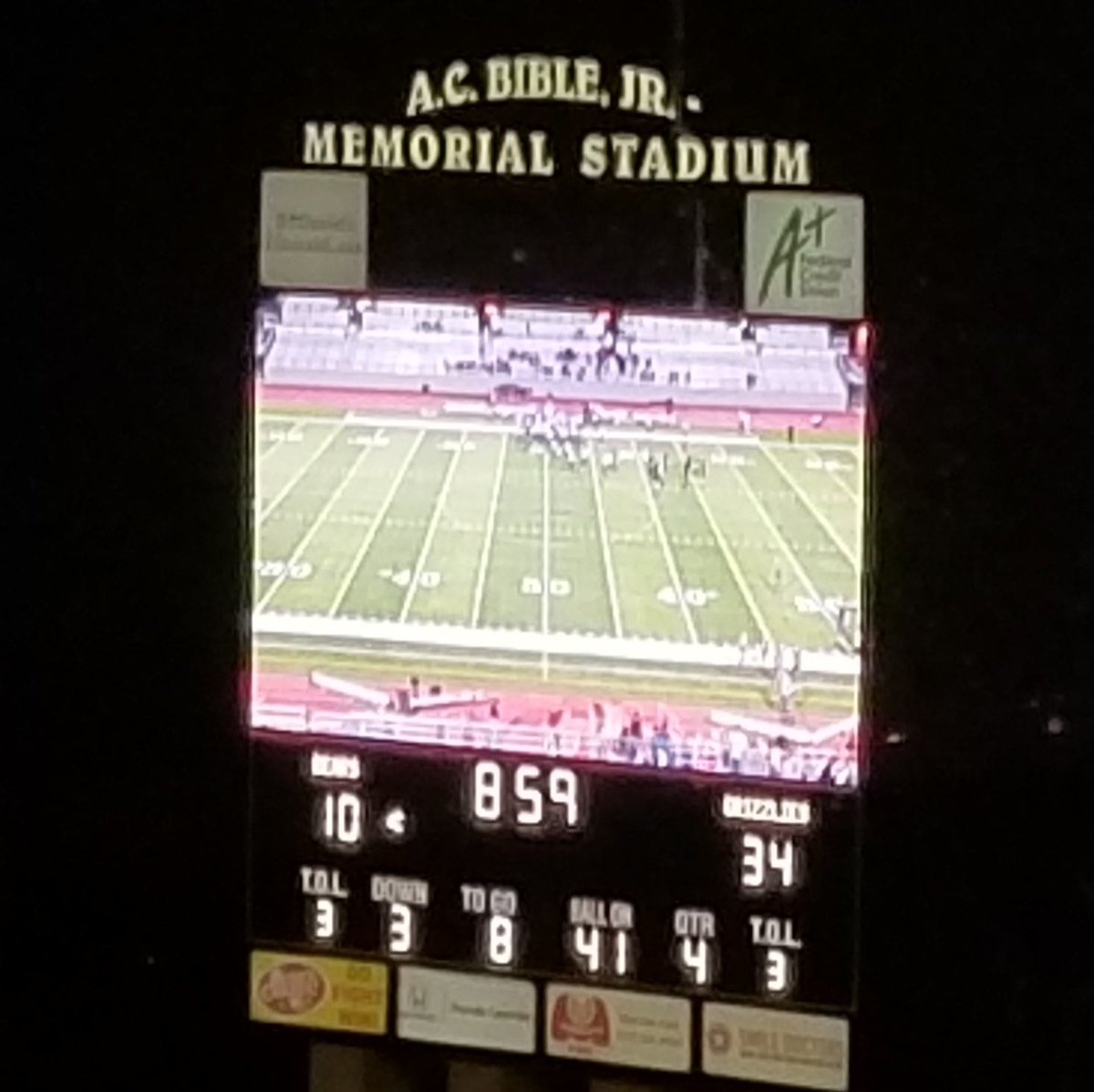 coachguz63's tweet photo. Glenn wins! 34 to 10 over Bastrop! Proud of our guys! #allinforGlenn #good2great #cultureoverstrategy https://t.co/KsejLU1UNV