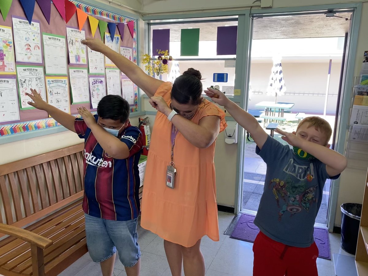MsKoontzMDUSD's tweet photo. These two love to celebrate their success! Today we had the best group hug followed by a few fav movesโฆ. The floss and a dab ๐
#relationshipsmatter #gatorprin #dancingthroughit https://t.co/UcsV4spAZd