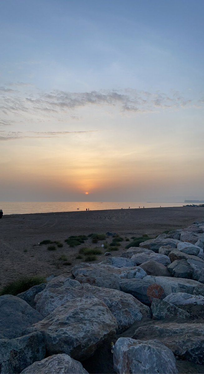 LightvDark0's tweet photo. The amount of litter on Al Hail beach is immense. You don’t really realize it until you’re there. So from now on, we will be doing this every Friday at sunrise. Spread the word, join if you can, and let’s get this place the cleanliness it truly deserves. https://t.co/Imodigh7WY