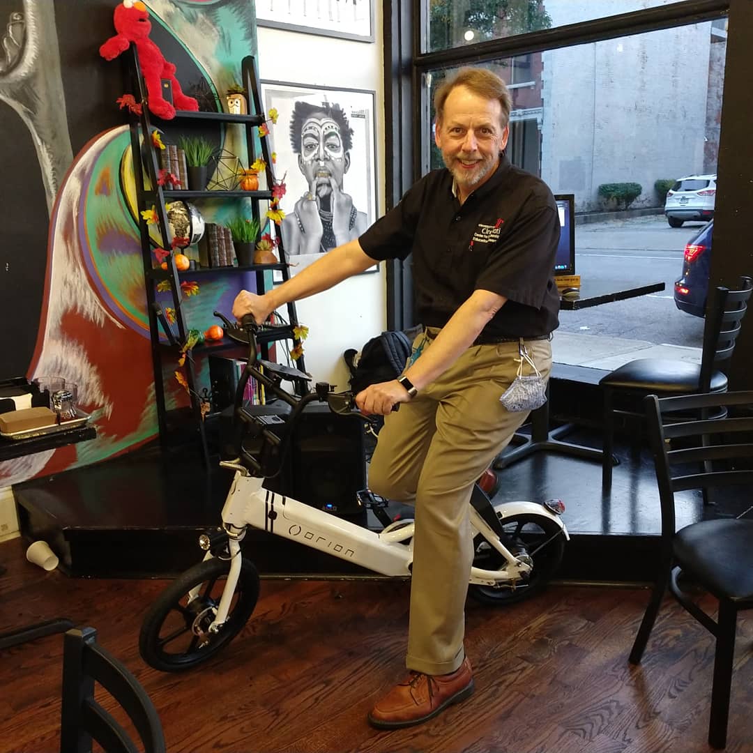 matthech's tweet photo. The future of urban transportation #HoldtheUniverse The Orion eBike connecting the world @_orionec Always exciting to catch up with the awesome @paulxpicasso @uofcincy @uofcincyalumni @UC_DAAP @uofcincyEship @thewunderfund @marvinador #entrepreneurssolveproblems https://t.co/1fHYyBZHxp