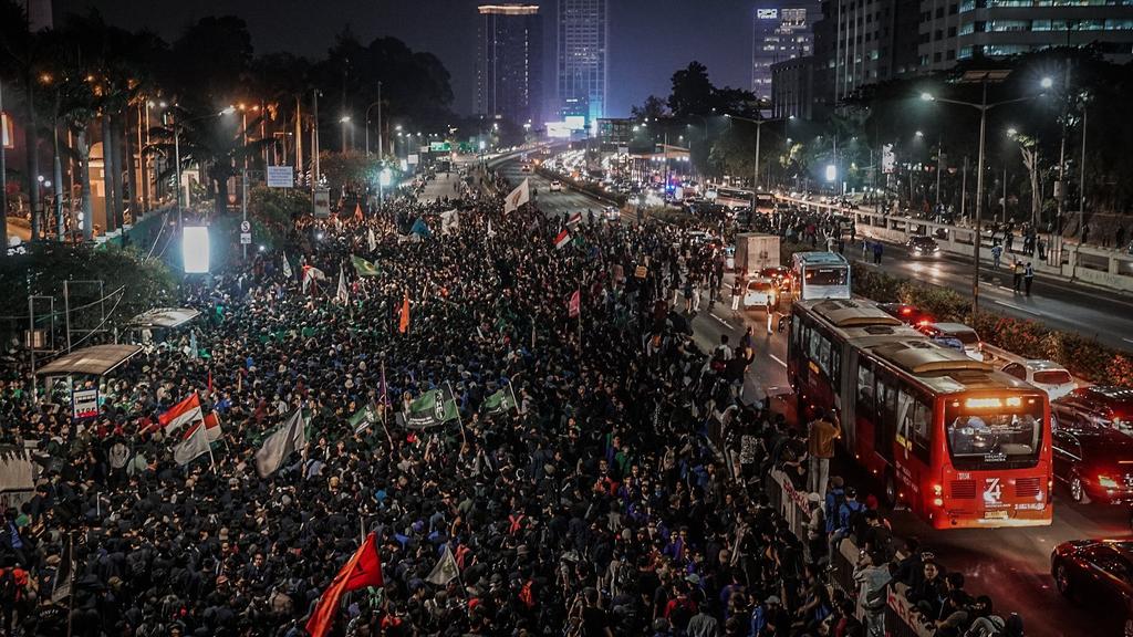 niwseir's tweet photo. Bangga diberhentikan dari KPK karena saya menginginkan KPK yang kuat dan tidak dilemahkan organisasi dan kewenangannya.
Bangga diberhentikan dari KPK karena saya menolak KPK dipimpin oleh pelanggar kode etik KPK.
(Foto-foto epic dari @fullmoonfolks) https://t.co/e0SfhJOZBC