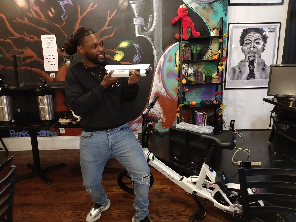 matthech's tweet photo. The future of urban transportation #HoldtheUniverse The Orion eBike connecting the world @_orionec Always exciting to catch up with the awesome @paulxpicasso @uofcincy @uofcincyalumni @UC_DAAP @uofcincyEship @thewunderfund @marvinador #entrepreneurssolveproblems https://t.co/1fHYyBZHxp