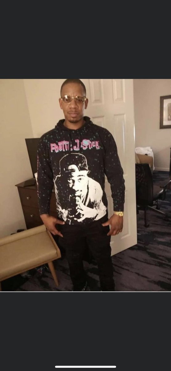 YauNot_YChello's tweet photo. TODAY IS A HARD DAY FOR ME 🥲BECAUSE TODAY IS THE DAY YOU WERE BORN #OCT1ST AND INSTEAD OF ME CELEBRATING WITH YOU AT A CLUB HAVING FUN I’M SITTING HERE IN MY ROOM CRYING WHILE I’M TYPING THIS POST SAYING HAPPY HEAVENLY BIRTHDAY TO MY COUSIN/BROTHER #LONGLIVEJUGG I LOVE YOU 😘 https://t.co/mFvX0cfwgb
