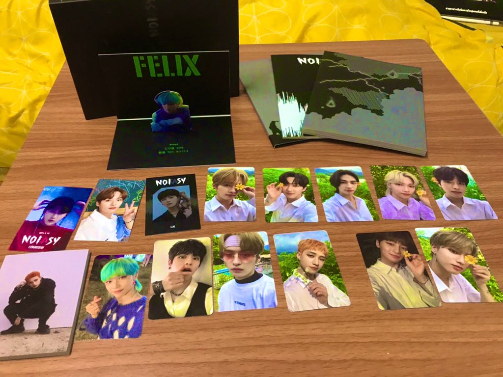 fernthx_'s tweet photo. บั้มแรกในชีวิต เหมือนพรมลิขิตให้เจอ.. ⚡️ 
คลั่งรักมากก แต่ว่าเด็กหลงตอนนี้มีกี่บั้ม ตั้งใจเก็บให้ครบ จะเก็บครบทุกอันไหนลูก 🥺💖 #StrayKids https://t.co/LyOH6fVCyM