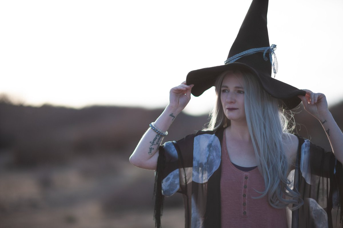 eliotthecrow's tweet photo. Me as Amethyst Nightwalker, who I've included as one of the pre-made characters in #BuildaWitch! Releasing tomorrow on itch. Follow me there for an update when it's out!
https://t.co/aeGBVaRDmz https://t.co/QJ4FiiMScJ